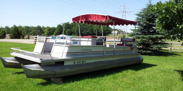 Crest 24′ 35 hp Pontoon Boat