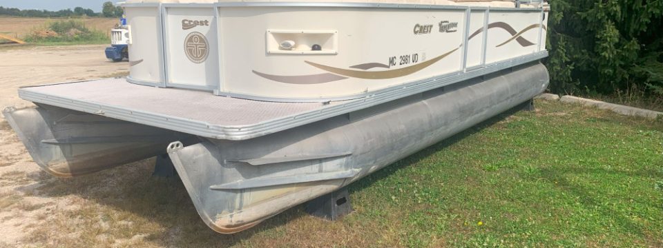 2005 25′ Crest Pontoon 50hp Merc 4-Stroke