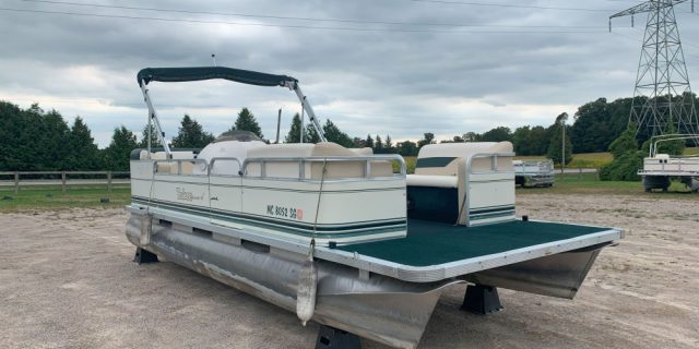 2004 20′ Tahoe Pontoon 40hp Mercury