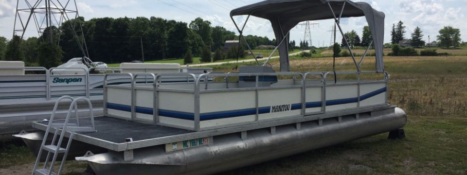 1987 24′ Manitou Pontoon with 2006 25hp Mercury