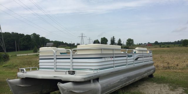 1994 25′ SanPan Pontoon (No Motor)