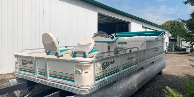 2003 20′ Crest Fish Pontoon 60hp Johnson 4-Stroke