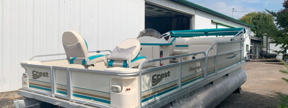 2003 20′ Crest Fish Pontoon 60hp Johnson 4-Stroke