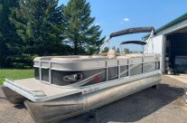 2009 22′ Crest Pontoon 60 hp 4-Stroke Mercury
