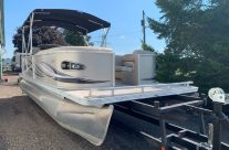 2010 22′ Crest Pontoon 60hp 4-Stroke Mercury