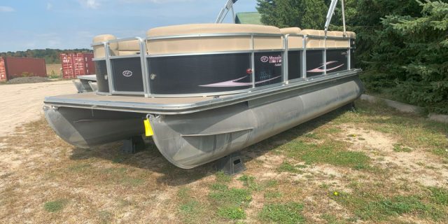 2011 20″ Harris Pontoon 25 hp Mercury