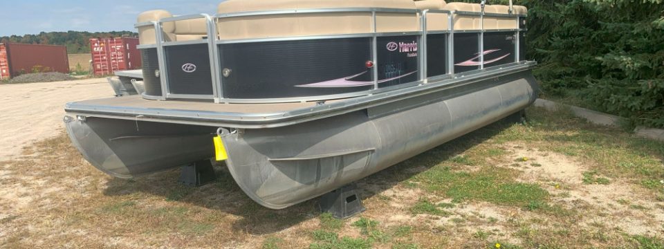 2011 20″ Harris Pontoon 25 hp Mercury